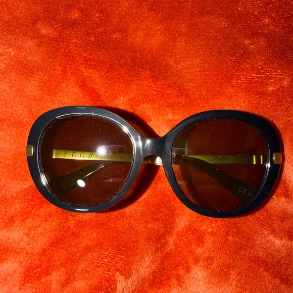 Sunglasses - Picture 2 of 4